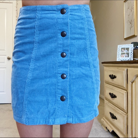 Topshop Dresses & Skirts - TOPSHOP BUTTON UP DENIM SKIRT 4 SMALL
